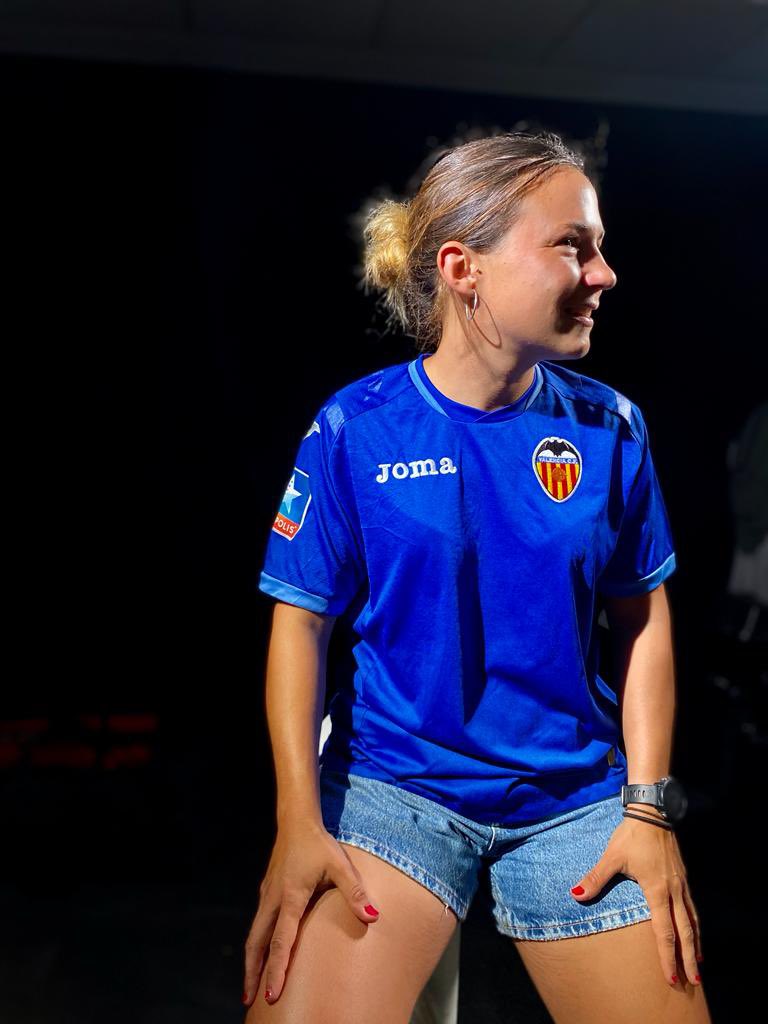 NuriaMulan's tweet photo. Cogeos bien que este año vamos fuertes!
VCF ⚽️🖤🤍🦇 
•
•
#amunt #academiavcf #valenciacf 
@Academia_VCF @valenciacf https://t.co/MaHYbLWTlP