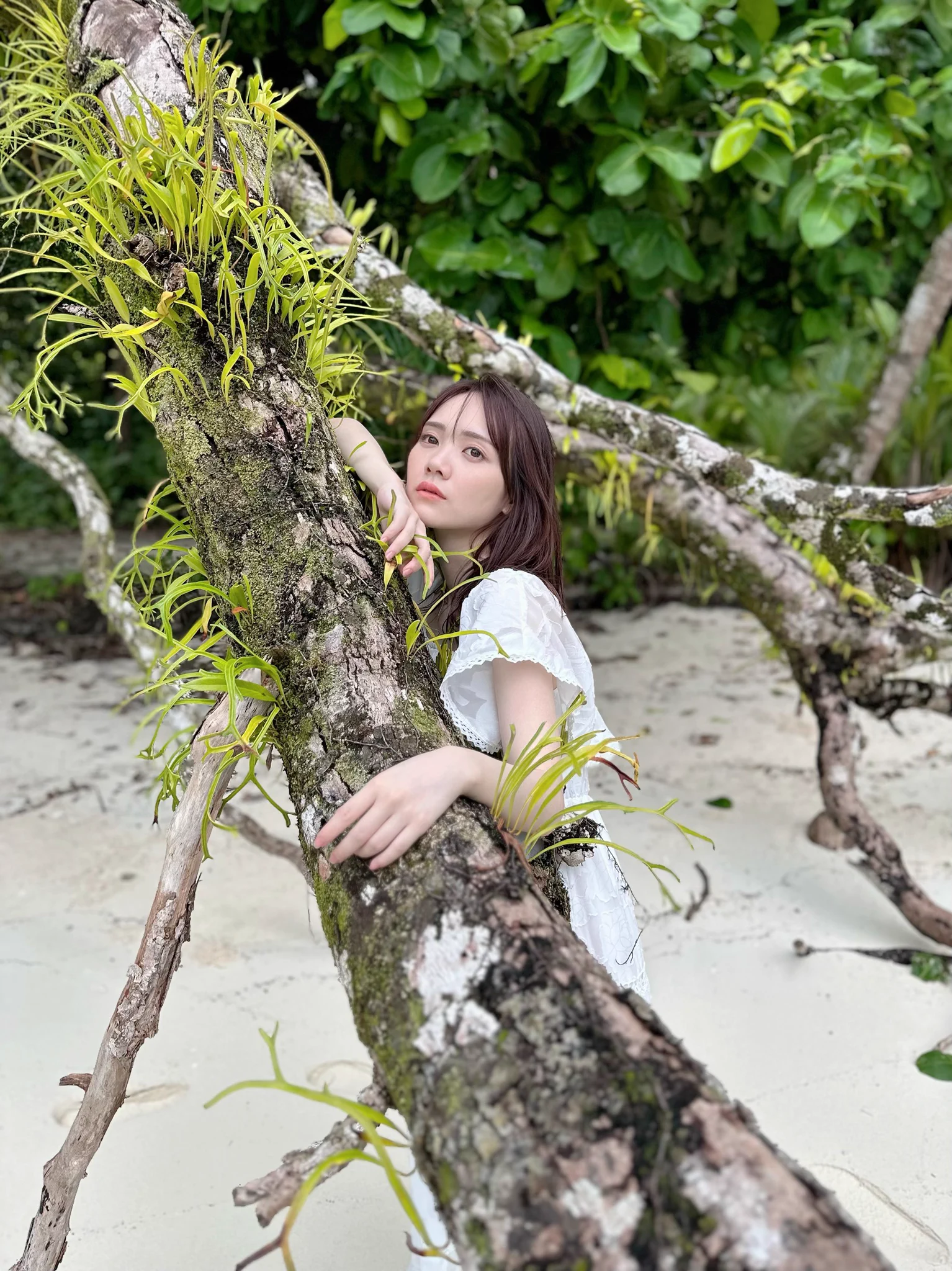 乃木坂46 田村真佑1st写真集『恋に落ちた瞬間』【公式】発売中