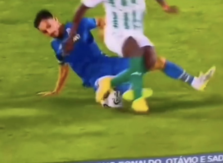 🚨🚨 COMUNICADO SPORTING:

“É com desilusão que o Sporting Clube de Portugal regista a ausência de comunicação por parte do Conselho de Arbitragem relativamente aos grosseiros erros da equipa de arbitragem que apitou o jogo entre Rio Ave FC e FC Porto.   Ontem, erraram