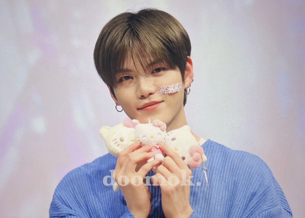 im_doomok's tweet photo. 230825 pre.
쿠로미파 vs 키티파

#계현 #조계현 #베리베리 
#GYEHYEON #VERIVERY https://t.co/eMRpOUd1sc