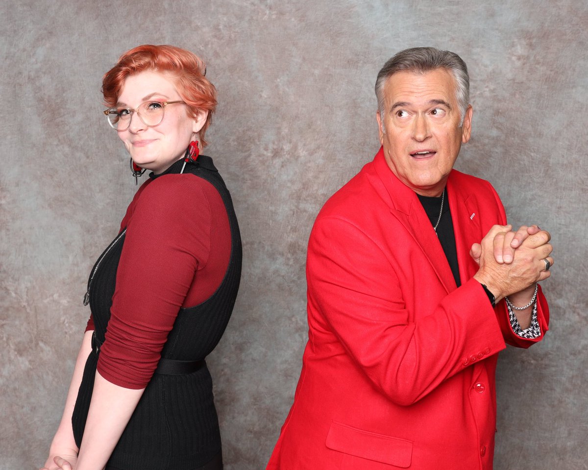 Entorri's tweet photo. Until we meet again, @GroovyBruce!

I’m now on my way back to Savannah to start the first quarter of my senior year. Home stretch!

#brucecampbell #ashwilliams #evildead #ashvsevildead #aved #cscomiccon @cscomiccon https://t.co/VwgnFMFMQm