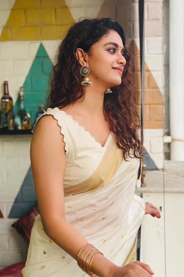 F4s8WombUAADsqs?format=webp&name=900x900