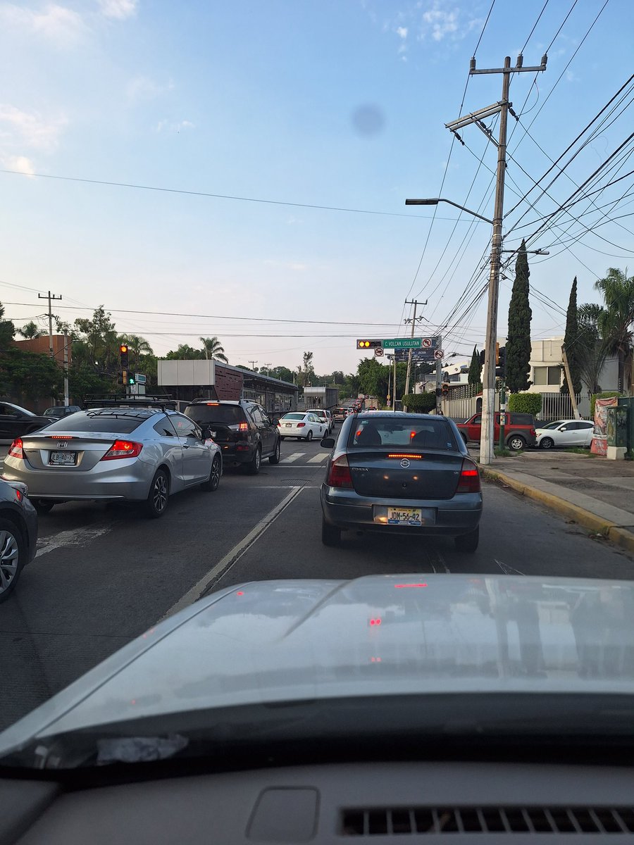 Edgaril23's tweet photo. @Trafico_ZMG trafico cargado en calzada independencia del zoologico a el estadio. Es increible que siempre sea lo mismo y @JaliscoVial no manden ningun agente a agilizar el trafico. https://t.co/FptGJ2VXXc