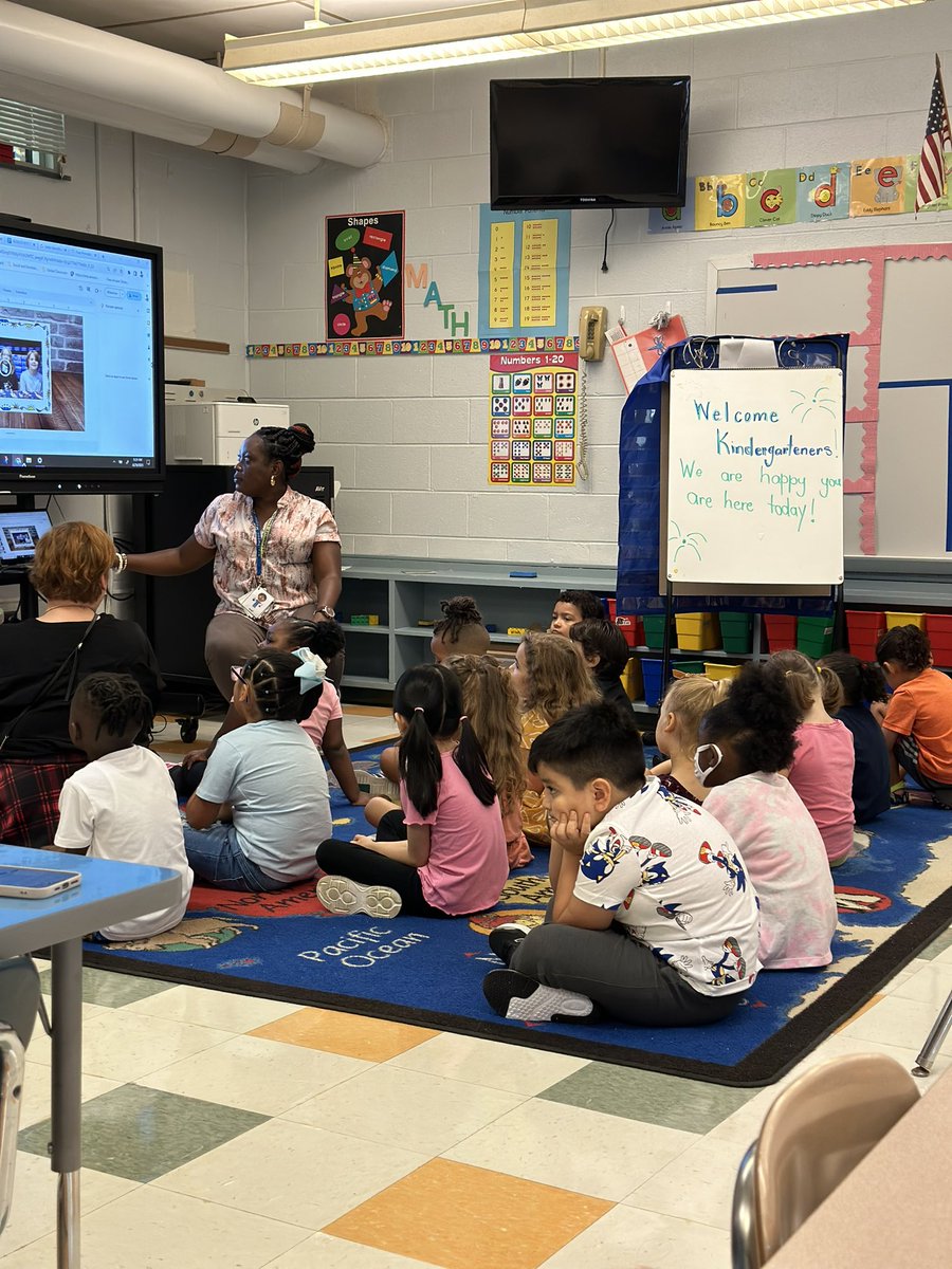 MrsAdamsEdu's tweet photo. It’s always a good day when we welcome new @BrentwoodMESE engineers! #ThisisESL @BrentwoodESL https://t.co/FcXspjxq3v