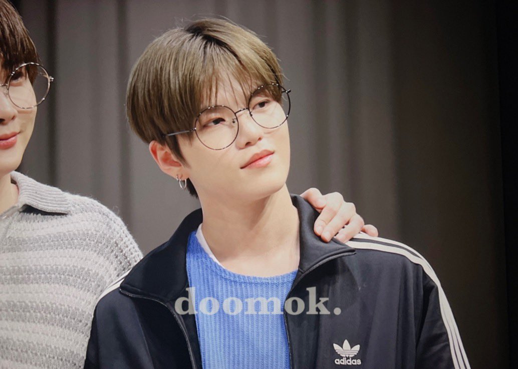 im_doomok's tweet photo. 230825 pre.
너 업스면 몬산다고......

#계현 #조계현 #베리베리 
#GYEHYEON #VERIVERY https://t.co/16Q82XrycX