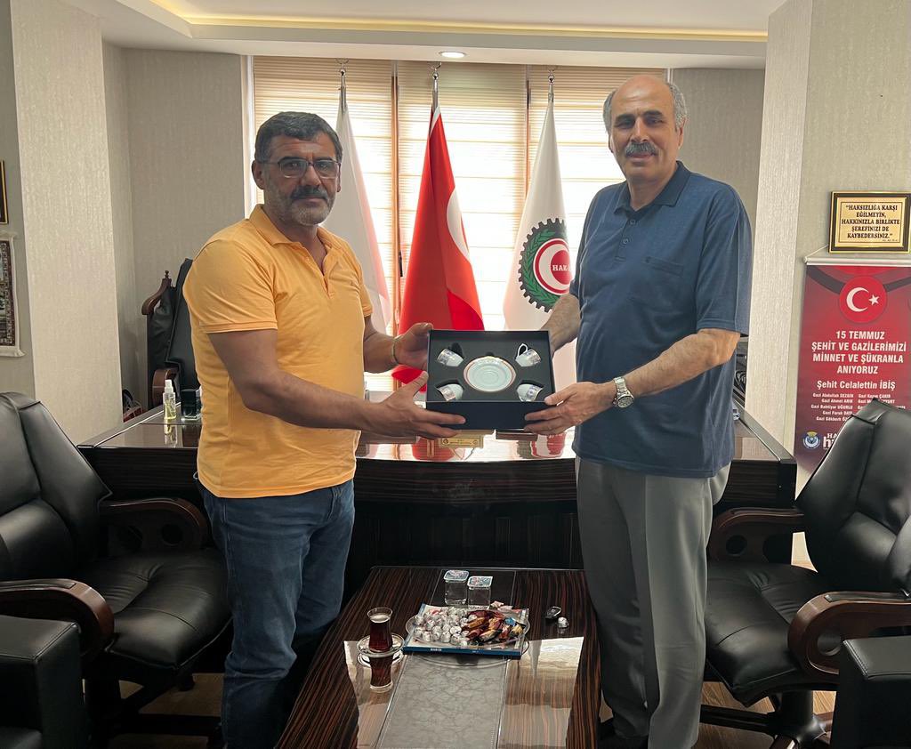 hizmetiselazig's tweet photo. Çalışma ve Sos. Güv. Bakanlığı Müşavirlerinden Sn. Yakup BALIK, Şubemizi ziyaret ettiler. 
Başkanımız @Mustafa70960372 , Yönetim Kurulu Üyelerimizden Serkan ÇETİNTAŞ ve Şube Uzmanımız Öner ÖZTÜRK’ün şubemizde ağırladığı Sayın BALIK’a nazik ziyaretleri dolayısıyla teşekkür ederiz. https://t.co/Vibw7rLW8g