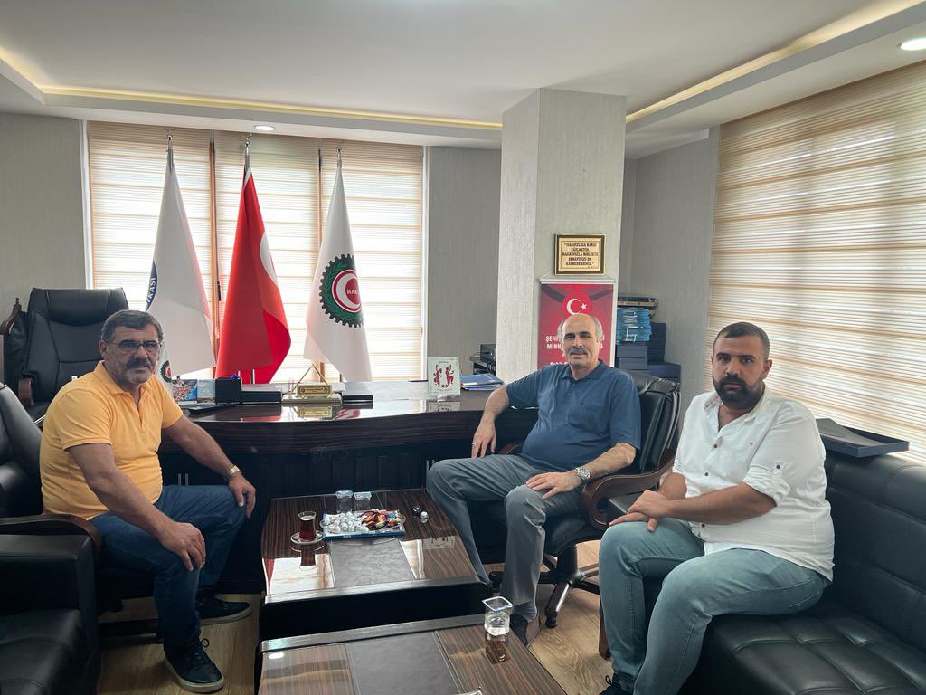 hizmetiselazig's tweet photo. Çalışma ve Sos. Güv. Bakanlığı Müşavirlerinden Sn. Yakup BALIK, Şubemizi ziyaret ettiler. 
Başkanımız @Mustafa70960372 , Yönetim Kurulu Üyelerimizden Serkan ÇETİNTAŞ ve Şube Uzmanımız Öner ÖZTÜRK’ün şubemizde ağırladığı Sayın BALIK’a nazik ziyaretleri dolayısıyla teşekkür ederiz. https://t.co/Vibw7rLW8g