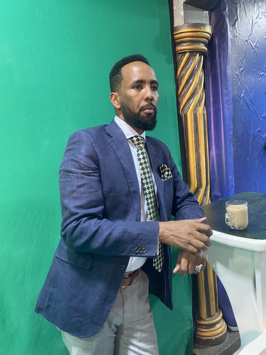 Wuxuu yidhi walalkeen Abdi adoo bariis raadisa mid caanbax raadin hayaa ku jiidhi 

Rawaahu rer dhooba wayn