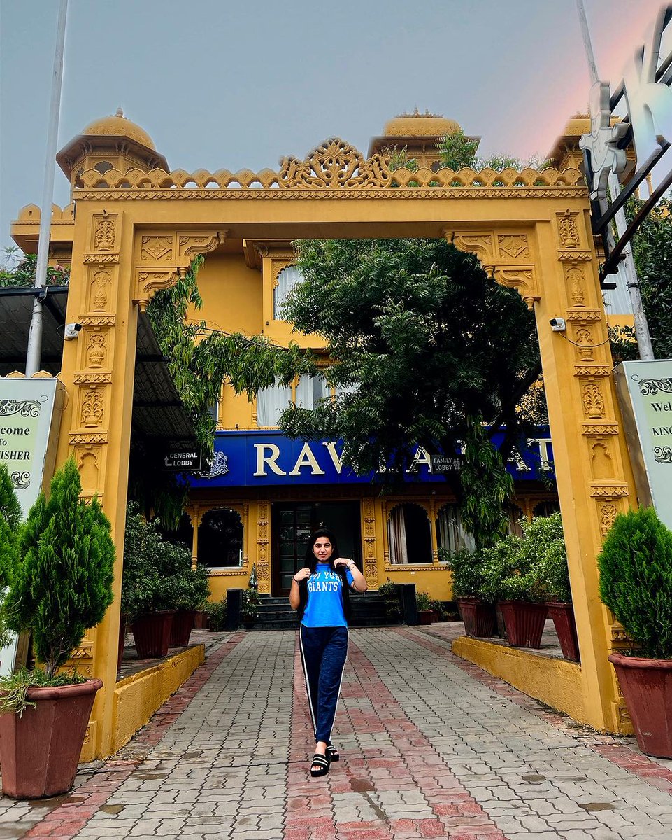 Where heritage and hospitality unite💛🤎
.
#rawlaratanpur #rajasthanborder #travelandexplore #rajasthani_culture #khammaghani #ratanpurborder #gujratrajsthanborder
