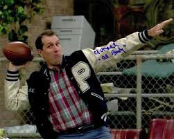 „Bei aller Aufregung, sollten wir aber nicht vergessen, dass Al Bundy 1966 4 Touchdowns in einem Spiel gemacht hat und damit den Polk High School Panthers zur Stadtmeisterschaft verholfen hat!“