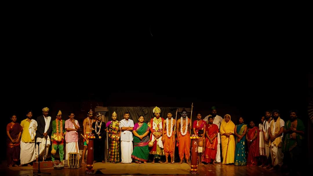 nirantharaorg's tweet photo. ನಿರಂತರ ರಂಗ ತಂಡದಿಂದ ಗೊರೂರು ರಾಮಸ್ವಾಮಿ ಅಯ್ಯಂಗಾರ್ ಅವರ ಪ್ರಬಂಧಗಳ ಆಧಾರಿತ ಗೊರೂರು ನಾಟಕದ ಪಟಗಳು..

#niranthara
#niranthara_foundation_mysore
#goruru
#gorururamaswamyiyengar
#theater 
#drama 
#Play
#mysoretheater
#mysore https://t.co/dzZa3nbDFz