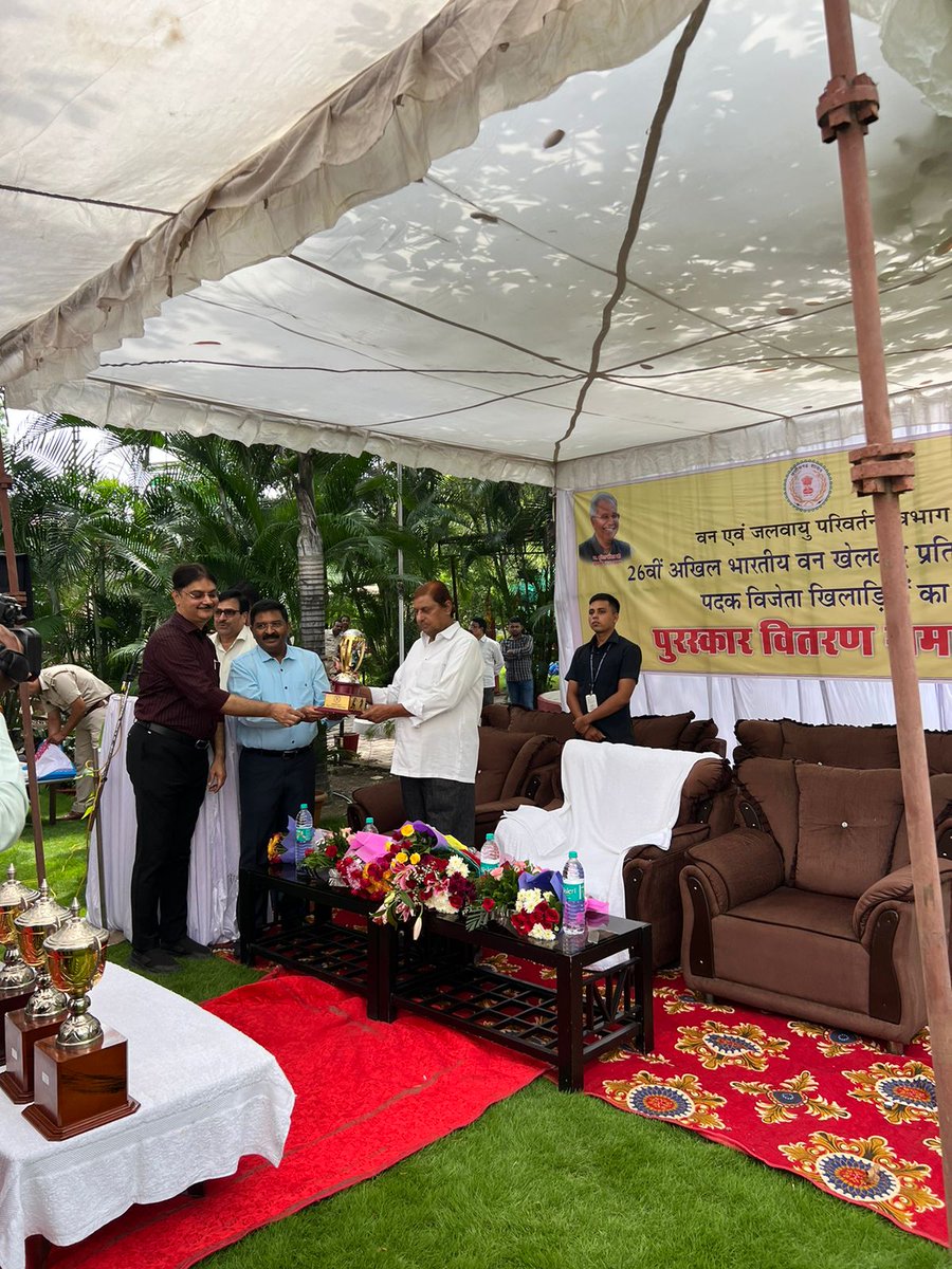 ForestCgGov's tweet photo. Hon’ble Sh. Mohammad Akbar, Forest Minister, Govt. of CG facilitated the winners of 26th All India Forest sports meet held at Panchkula in presence Sh. V. Sreenivasa Rao,PCCF. Hon’ Forest Minister Sh. Akbar appreciated the forest department players for their excellent performance https://t.co/La4xu0rwNz