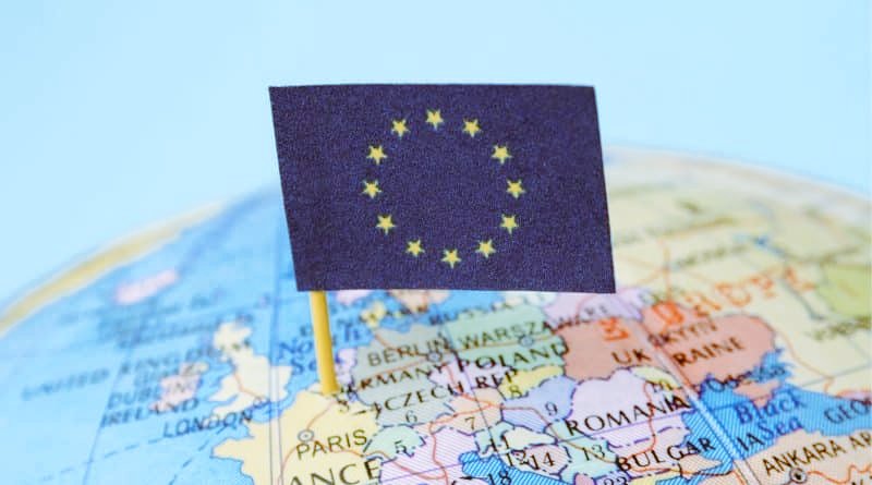 RenaissanceUE83's tweet photo. À ceux qui méprisent la 🇨🇵 et l'🇪🇺, pensant de nous n'avoir que le pain seul à offrir : la démocratie, la culture et notre savoir-faire, ciment de notre attractivité continentale, nous rendent  indispensables dans le complexe monde. Soyons-en fiers et continuons d'œuvrer.  🇨🇵🇪🇺🌍 https://t.co/ff0fTkiTQ6