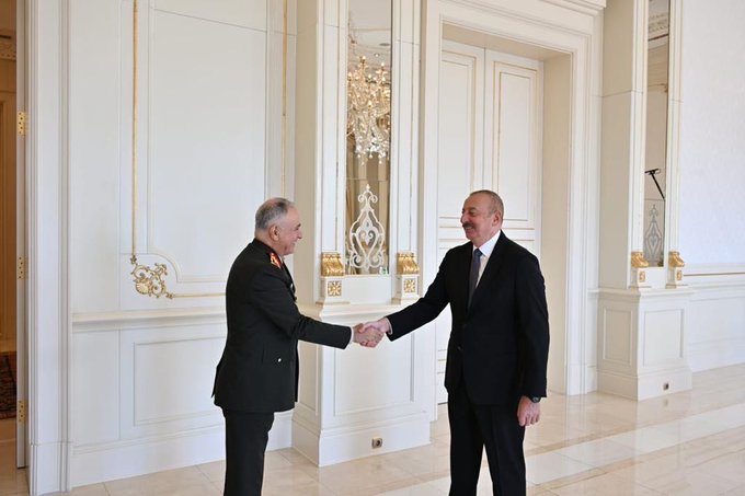 PTANews_'s tweet photo. The newly appointed Chief of General Staff of #Turkiye, General Metin GÜRAK, paid his inaugural visit to #Azerbaijan and is warmly welcomed by President İlham Aliyev.
@presidentaz
#MillîSavunmaBakanlığı #Diplomacy
#TwoStatesOneNation🇹🇷🇦🇿 https://t.co/x4W4dIxMK9