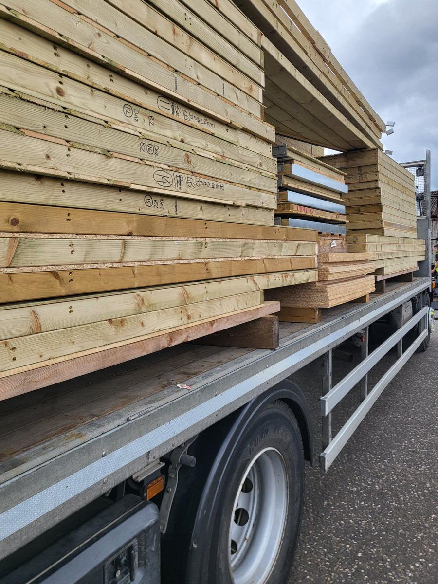 Our team are gearing up and loading the van ready for this week's installations! 👍

nationalstables.co.uk

#stables #timberbuilding