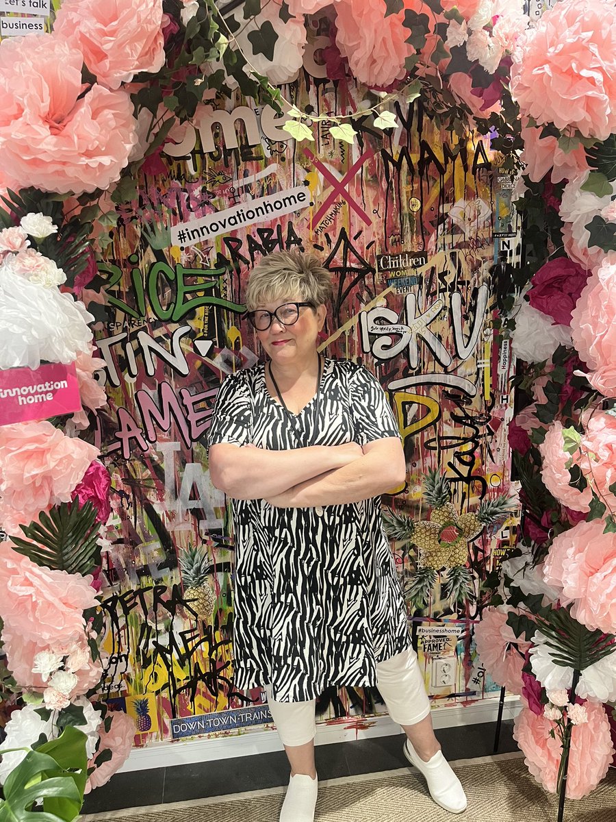 Nonna Groupissa ei ole ikärasismia. Yhtiössä on töissä kaiken ikäisiä. Toimistolla väki tikahtui nauruun, kun kuvassa oleva hyvin dynaaminen 70-vuotias partneri kertoi saaneensa porttikiellon Tinderiin. Porukka pohti, johtuiko kuvasta, iästä tai ihan muusta. Huumoria päivään.🤣