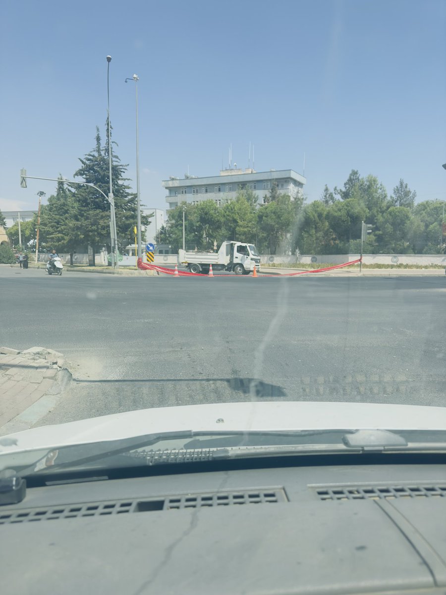 Hani bizim belediye başkanı zeynel bey İstanbul ankara belediye başkanları gelsin bizden hizmeti görsün diyordu ya Evren sanayi girişini en işlek yolu hafta sonu asfalt kazı işlerini yapacagına hafta içi yapmak akıl işmi <a href="/suskigm/">ŞUSKİ GM 🇹🇷</a> <a href="/sanliurfabld/">Şanlıurfa Büyükşehir 🇹🇷</a> <a href="/MTanal/">Av.Mahmut TANAL</a>