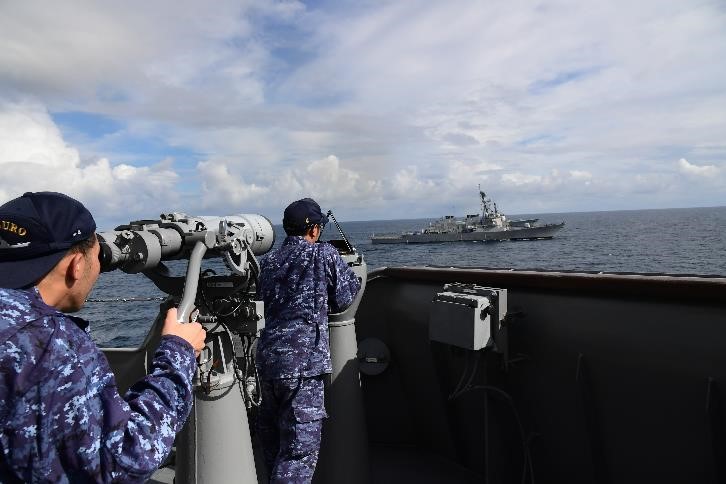 AUG 29, JS HAGURO conducted a JPN-U.S.-ROK trilateral Ballistic Missile Defense exercise with @US7thFlt USS BENFOLD and ROKS YULGOK YI YI in Eastern China Sea to improved our tactical capabilities and joint response capabilities for ballistic missile defense. #readiness