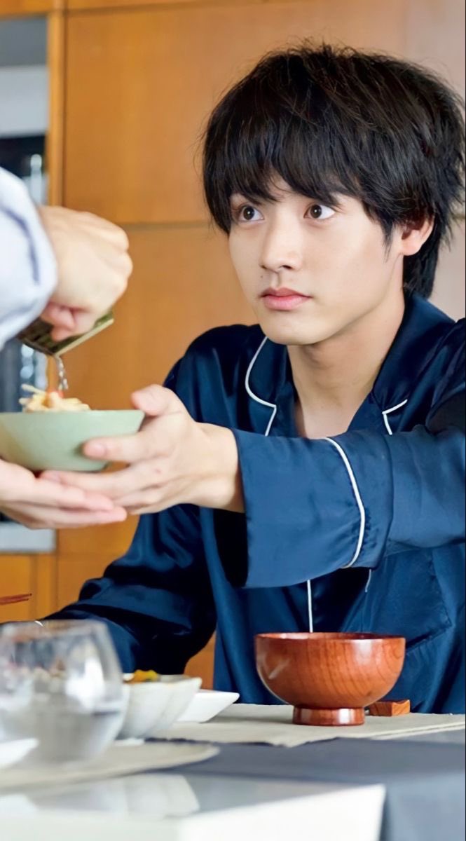 드라마 추천인데 체리마호… 제목은 좀 그렇지만 내용은 너무 순정만화입니다… 진짜 진짜 사랑스러운 미남의 사랑을 보고 힐링됩니다ㅠㅠ 전 애초에 쿠로사와( 마치다케이타) 비주얼에 끌리고 봤다가 아다치(아카소에이지) 팬 된 추억….