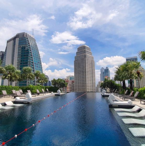 TravelCaliber's tweet photo. Bangkok is Calling! 😍 4 Nights in the City of Angels from just $575 per person 🔥. This vibrant city has something to offer everyone, from ancient temples and palaces to world-class shopping and dining. #caliberdeals #calibertravel https://t.co/qubLrLJsAn