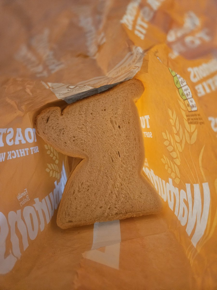 vmcmullen79's tweet photo. @Warburtons 🫤 I have the strangist shaped sandwiches today.. whats happening. 🍞 https://t.co/onrhG3SA3G