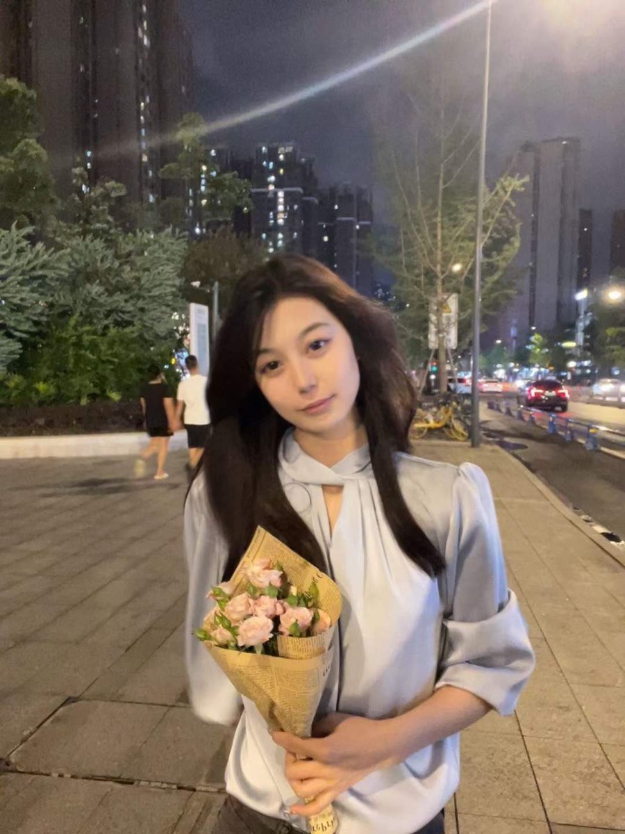 mdiyifuying's tweet photo. 投稿：

你们怎么知道我喜欢那种看起来就很坏的骚婊子？ https://t.co/sFKym7mG3F