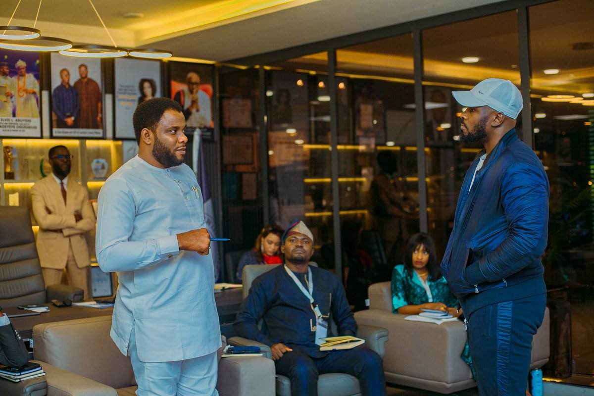 Timelessleader's tweet photo. When Great minds meet they connect.

Consistency enhance Clarity, whilst Clarity fuels Confidence. 

You are Valuable. 

Inspiring Youths Africa Magazine &amp; Awards  Inspiring Youths Africa Magazine and Awards we #Inspire #Equip #Empower #Grow #leadership #mentorship #networking https://t.co/MPwfl3lsKw