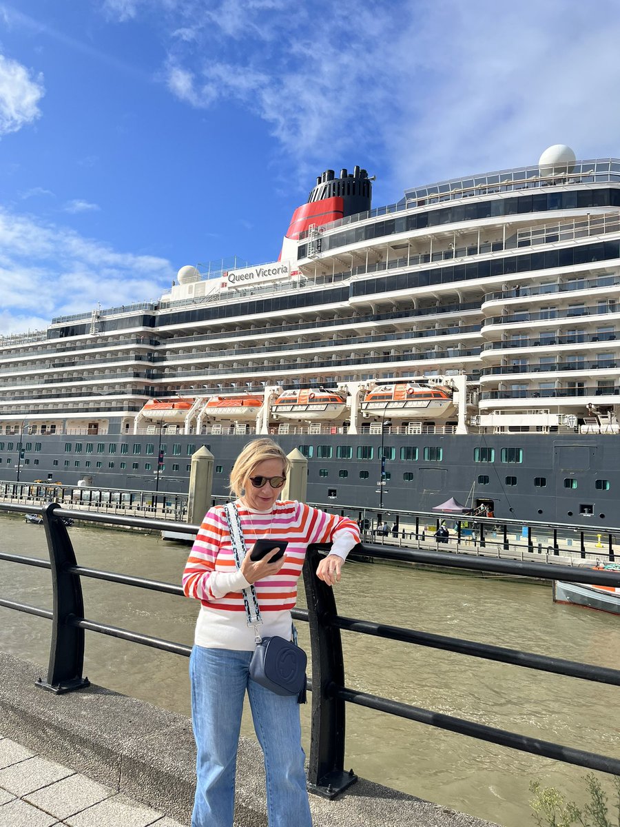 kathleengreg's tweet photo. Reading challenge, something beginning with Q. Queen Victoria travelling around the UK @SandwichJunior https://t.co/EzCrQk7Gbl