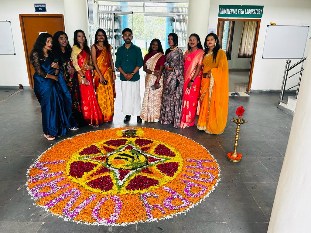 cofsgumla's tweet photo. Teachers and Students of  @cofsgumla  celebrated the festival of 'Gods Own Country' far away from its land in Jharkahnd. This shows the nations integrity and strength. Axiomatically we all bear one status in common and that is being an INDIAN!

#onamcelebration #HappyOnam https://t.co/EIL70O1tL4