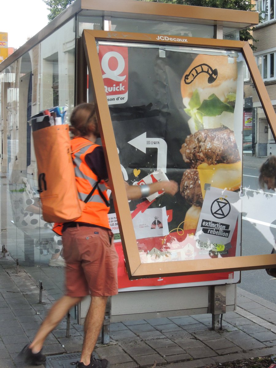 XR_Belgium's tweet image. 1/4

🚮 An average EU citizen disposes of approximately 180 kg of single-use packaging per year. Inspired by environmental NGOs advocating for stronger measures tackling, we decided to do something

#paperpackaging #plasticpackaging #pollution #tellthetruth #extinctionrebellion