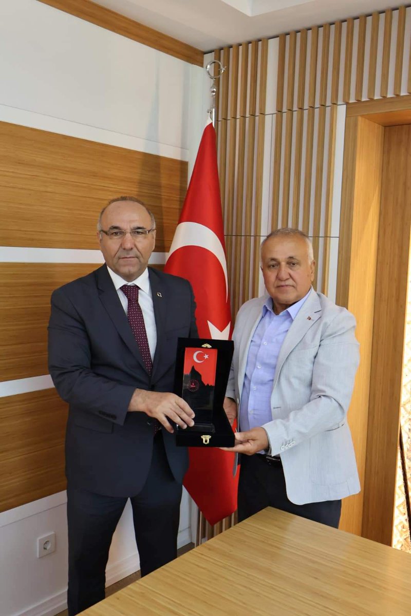KONESKOOP's tweet photo. Konyaaltı Kaymakamımız Kamil Köten kooperatifimize veda ziyaretinde bulundu. İzmir Vali Yardımcılığı görevine atanan Kaymakamımıza, Konyaaltı’mıza verdiği emekler için teşekkür ediyoruz. https://t.co/cmjQlaaOOP