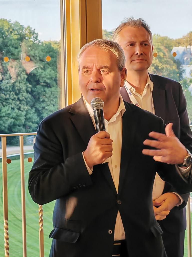 MEDEF HDF (@medefhdf) on Twitter photo Pour <a href="/xavierbertrand/">Xavier Bertrand</a> : "Nous sommes dans une période de transformation sociale, écologique, économique, technologique majeure. Notre région se démarque. Il est essentiel que nous gardions un temps d’avance et que nous surfions sur le micro climat des Hauts-de-France." #LaREF23 Pour <a href="/xavierbertrand/">Xavier Bertrand</a> : "Nous sommes dans une période de transformation sociale, écologique, économique, technologique majeure. Notre région se démarque. Il est essentiel que nous gardions un temps d’avance et que nous surfions sur le micro climat des Hauts-de-France." #LaREF23