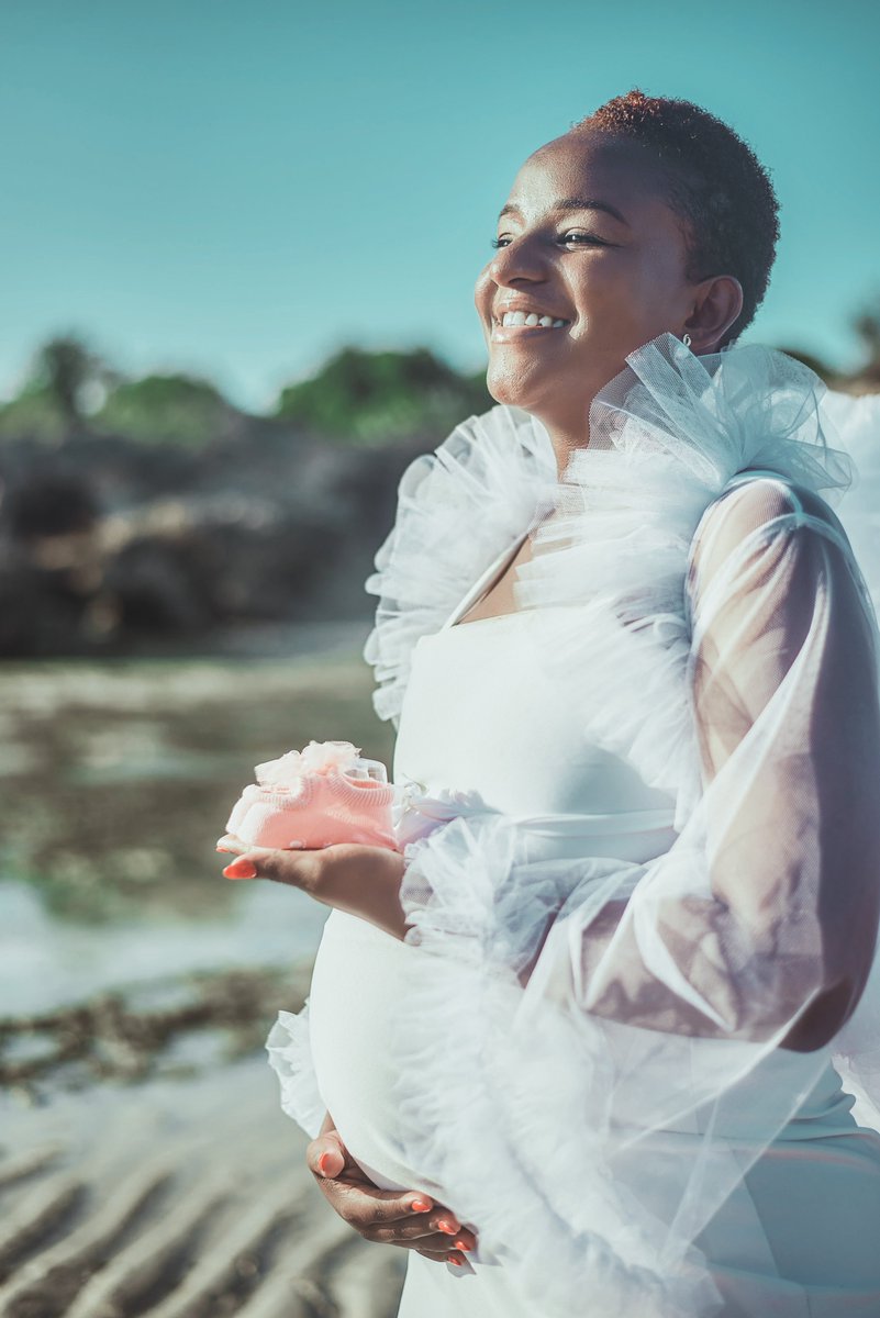 mutubantu's tweet photo. Embracing the journey of motherhood, radiating strength and beauty. Capturing the essence of life's most precious moments.
📸 @mutubantu
🌟🤰 #MaternityMagic #AfricanBeauty #MotherhoodGlow https://t.co/y6OJ7VCwJk