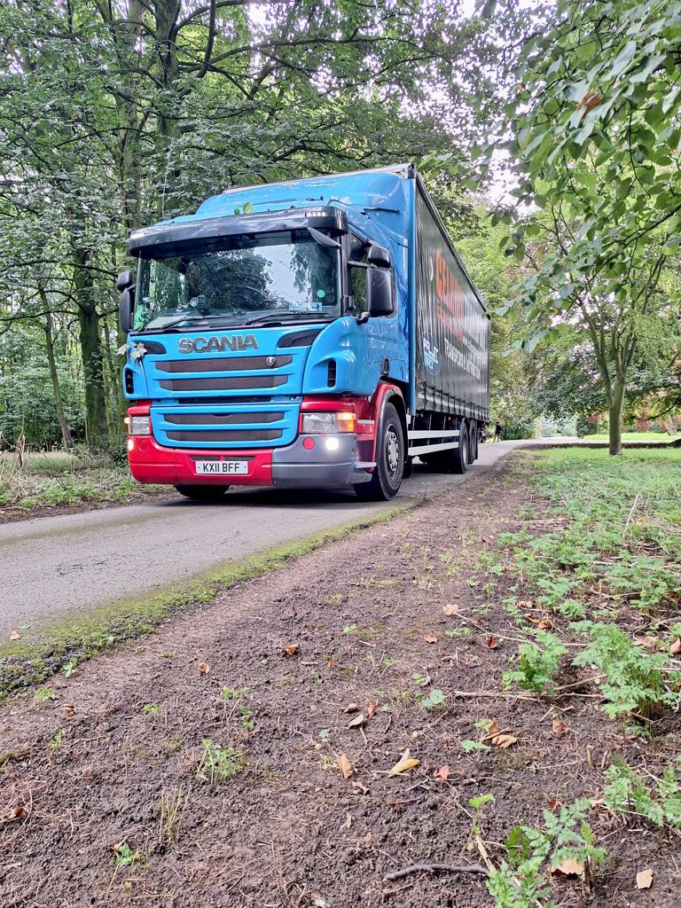 CelkomL's tweet photo. Looking great this morning making rural delivers - our drivers really are the best - their experience and knowledge makes sure rural and difficult delivery's and collection's are completed smoothly 🚛💪🌳💙
#celkom #pallettrack #anyload #anylocation #rural #difficultlocations https://t.co/y4TcXyF6fe