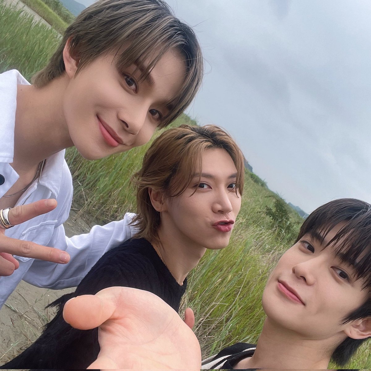 DOJAETENFILE's tweet photo. 2018                              2023
Jaehyun, Ten, Jungwoo reunite 🥹 https://t.co/Fw3vSjFKjk