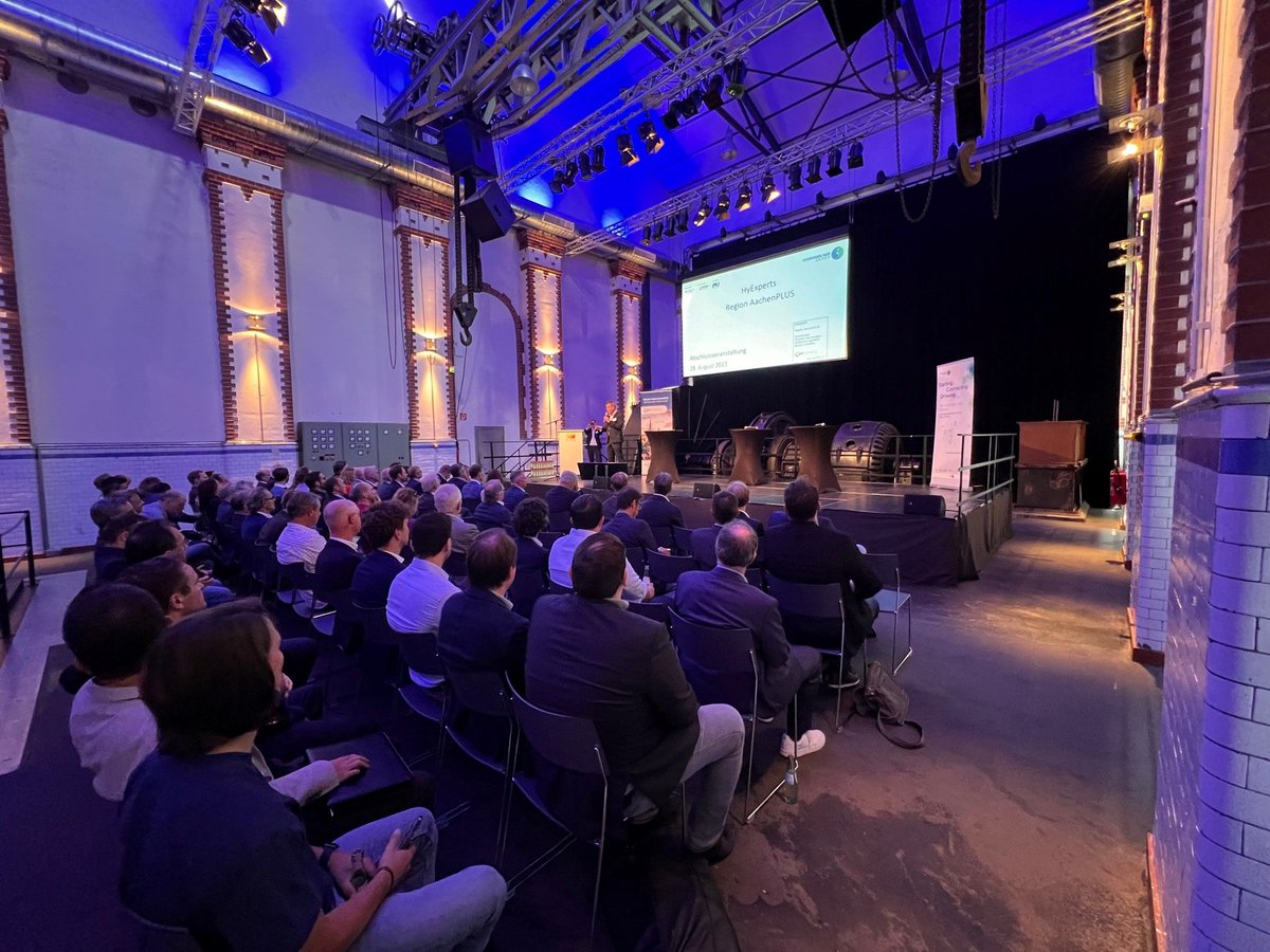 ZWasserstoff's tweet photo. HyExperts AachenPLUS - Results now available📘
The “Hydrogen study for the model region of Aachen” was presented yesterday by Dr. Simon Andres in the #Energeticon in Alsdorf. “Hydrogen is a team sport” he stated and we totally agree!
Read the full study:
https://t.co/ZSuLHhcS4t https://t.co/yTDVC9VxKB