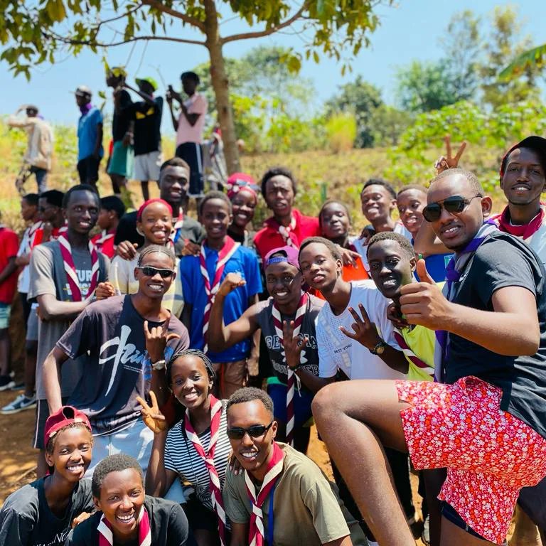 Oeuvres_Martins's tweet photo. 🔴⚪Retour en images du camp, à Bukeye.
Essayez de quitter la terre en la laissant un peu meilleure que vous ne l'avez trouvée.
A part camper, les bonnes actions comptent toujours chez les scouts et Guides, voilà donc le résulta.
#FSMT1
#Martins https://t.co/8RBkp1azLz