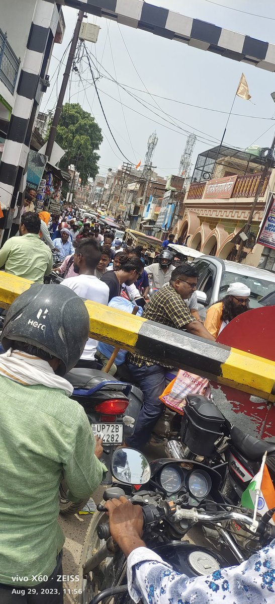 <a href="/CMOfficeUP/">CM Office, GoUP</a> <a href="/PMOIndia/">PMO India</a> <a href="/republic/">Republic</a> उत्तर प्रदेश के प्रतापगढ जनपद के जेल रोड रेलवे क्रासिंग का जाम कितनो का ले रहा है जान इस जनपद के कोई जनप्रतिनिधि इस समस्या से निदान नहीं ले रहे रुचि  माननीय मुख्यमंत्री माननीय प्रधानमंत्री महोदय जी निवेदन है कि समस्या का हल करे।
