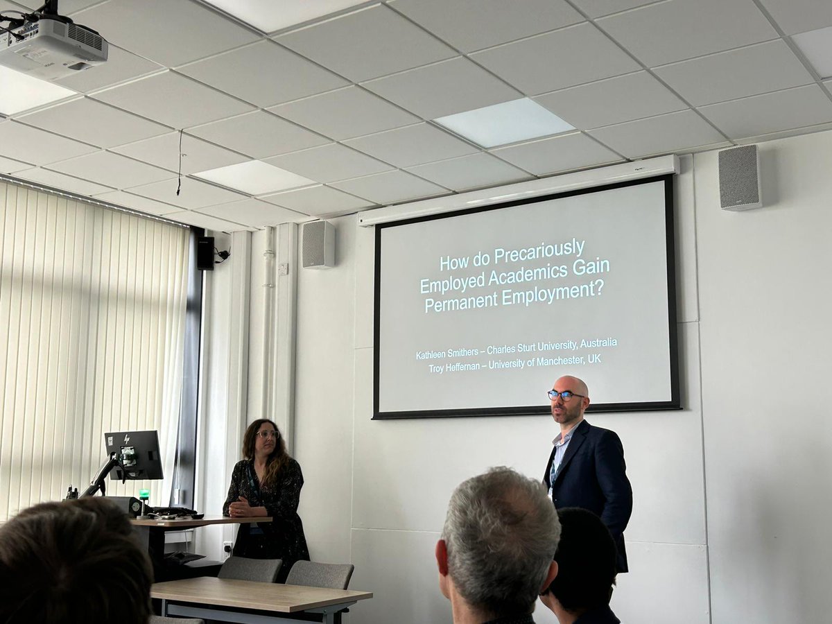 Last week at @ECER_EERA, @thekatsmithers and I presented our work on turning precarious employment into continuing employment. It's great to see that the paper has been a catalyst for discussions around what barriers different HE sectors face in reducing casualised numbers.