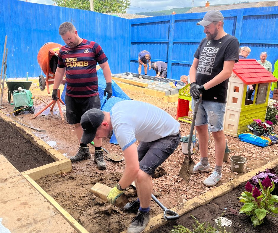 AdmiralLife's tweet photo. The Household Claims team recently used their #impacthours to transform a community refuge garden with @LlamauUK to provide a more relaxing environment for the women and children there. The team also raised £6,000 from generous donations and fundraising. Good work team! https://t.co/Mk59kO099F
