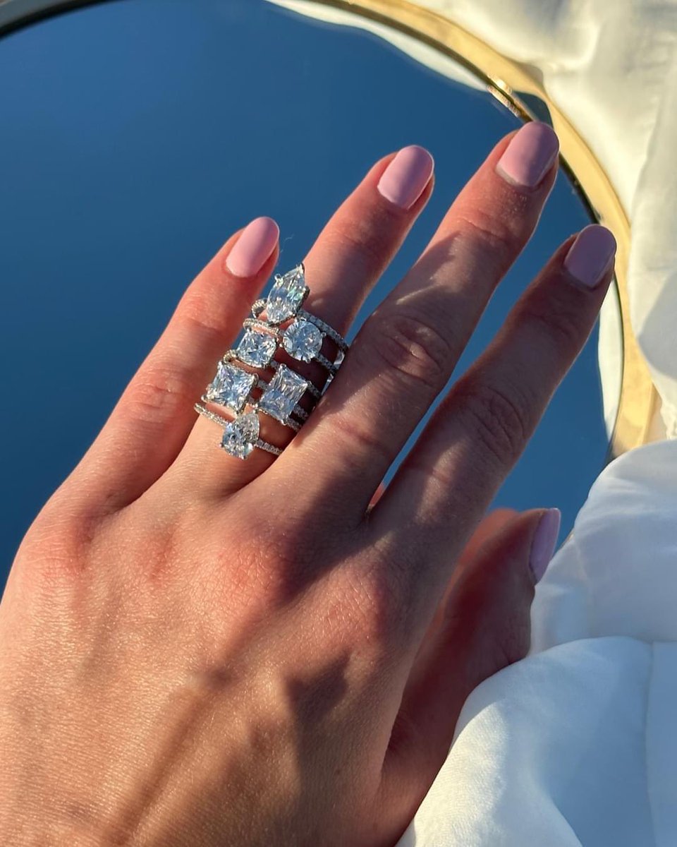 Maryam stuns in every shape.​​​​​​​​​​​​​​​​​​ Marquise, round, cushion, princess, radiant, or pear. Which is your favorite?

(Style: S2093)

#ClassicRing #DiamondRing #EngagementRing #HiddenHalo #Bride #Ring