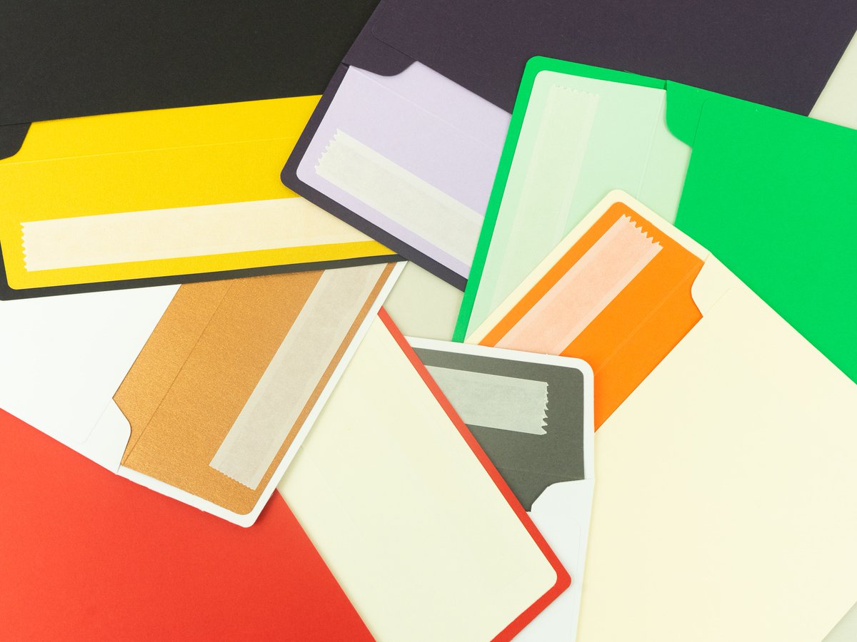 The next envelope trend - coloured linings

All peel &amp; seal, all 135gsm

Available in a choice of 9800 combinations 🤯

Make your mail more interesting. Add a pop of colour.