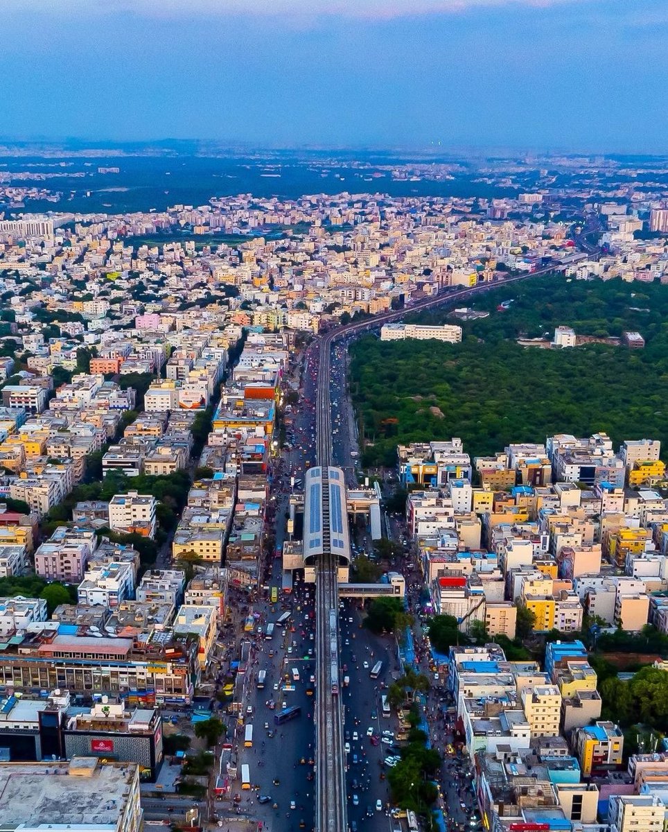 Aerial view of #kphb Metro station. 📸 santosh #hyderabad #Telangana @HiHyderabad @swachhhyd @KTRBRS @ltmhyd @hmrgov @arvindkumar_ias