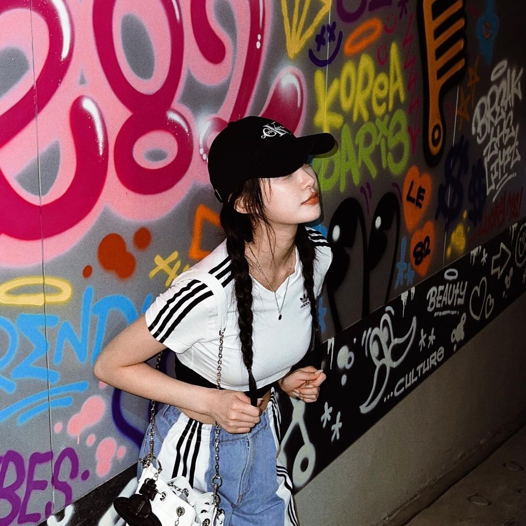 i stand as an embodiment of audacious, where street fashion blends seamlessly with the vivid narrative of the graffiti. within this nonchalant ensemble, i grasp the night's essence, weaving 𝒎𝒚 𝒐𝒘𝒏 saga of defiance.