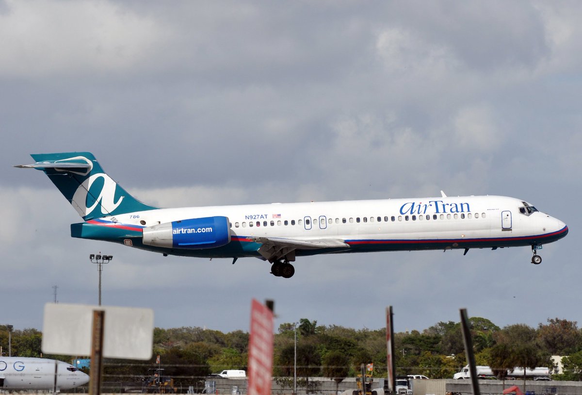 jmlesavions's tweet photo. Ces cies disparues. AirTran Airways (1992-2014), USA, ex Valujet Airlines, merged with southwest Airlines.
#n927at #717 #boeing717 #fll #fllairport #FortLauderdale #2012 #avgeeks #planespotting #planespotter #plane #aviationdaily #aviationphotography #aviation #airlines https://t.co/UV0HDzPozK