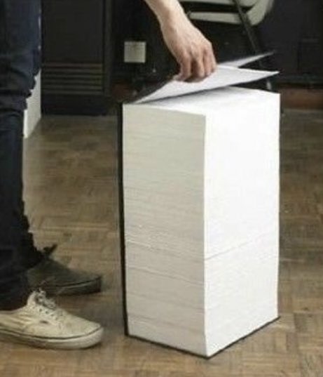 stayvividxz's tweet photo. How much I                  How much I 
write about                  Write about 
My School                      StrayKids 
Assignments                  Songs https://t.co/wx5rr80KdE