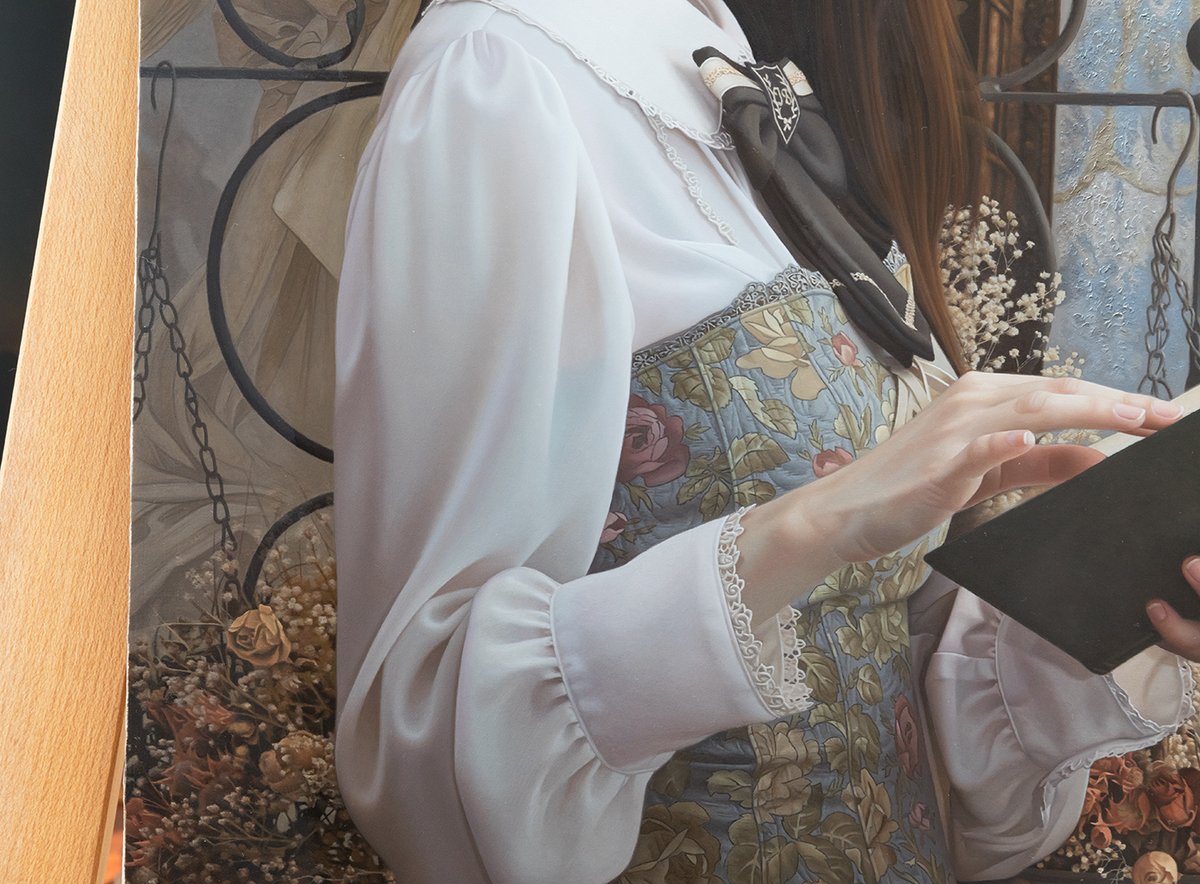 73×91㎝「白いブラウス」油彩・原画・F30 白いブラウスを描くのにも単純なグレーのグラデーションで描くのでなく