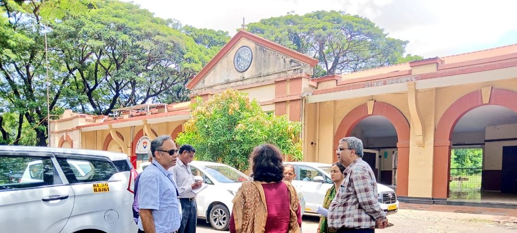 Focusing on Progress: Ms. Neenu Ittyerah PCCM/SR, Shri Suresh Pillai PCME/SR &amp; Shri S.M. Sharma DRM/TVC inspected CHTS on 28.8.23 to plan for the prospective development of the station.
#CochinHarbourTerminus(CHTS) on the man-made #WillingdonIsland oldest station in #Kochi