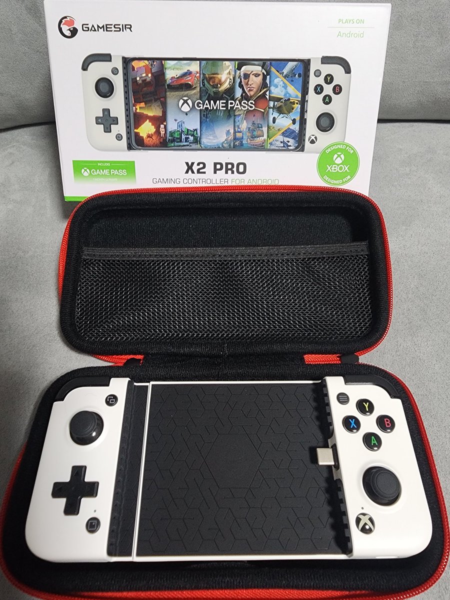 medlar1331's tweet photo. #gamesir #X2pro #Android #GamePass
もうすぐstarfield発売だし、スマホでどこでもxcloudでプレイするためにx2pro購入。
軽くeverspace2起動してやってみたけどswitchで操作してる感じで違和感なくプレイできて満足(*´∀`*)
背面ボタンあるし、最初からケースついてるのが高ポイント!✨ https://t.co/mTsvEwIKPW