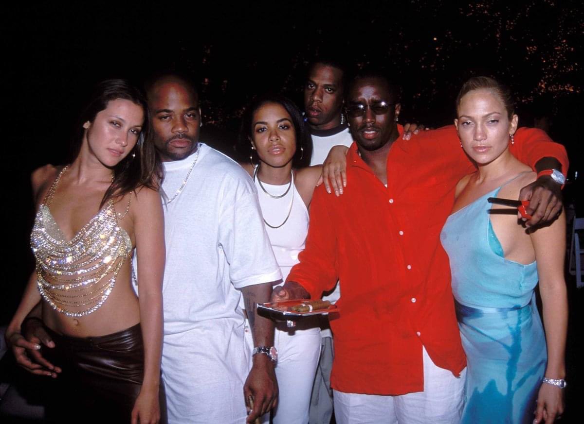 Throwback 📸 (2000) Natane Adcock, Damon Dash, Aaliyah, Diddy and Jennifer Lopez in the Hamptons #ripaaliyah #damedash #rocafellarecords #jayz #puffdaddy #nataneadcock #jlo #JenniferLopez #mysleezyrap